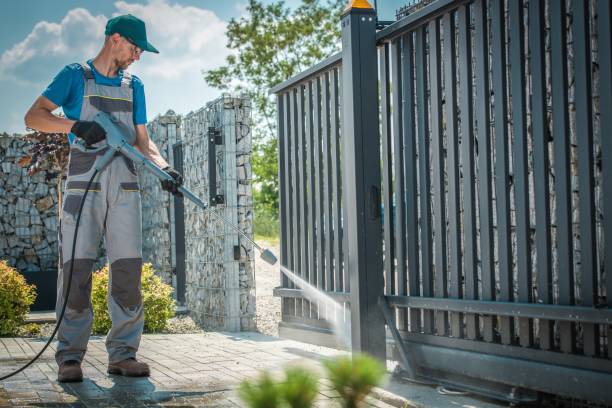 Best Animal Enclosure Cleaning  in Aventura, FL